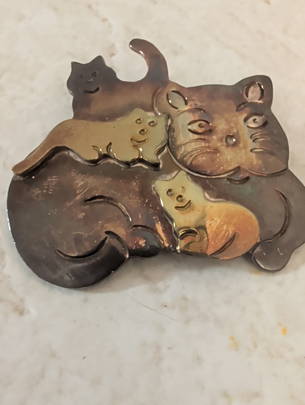 Unbranded Bronze-Tone Cat Family Pin - Decorative Cat Accessory